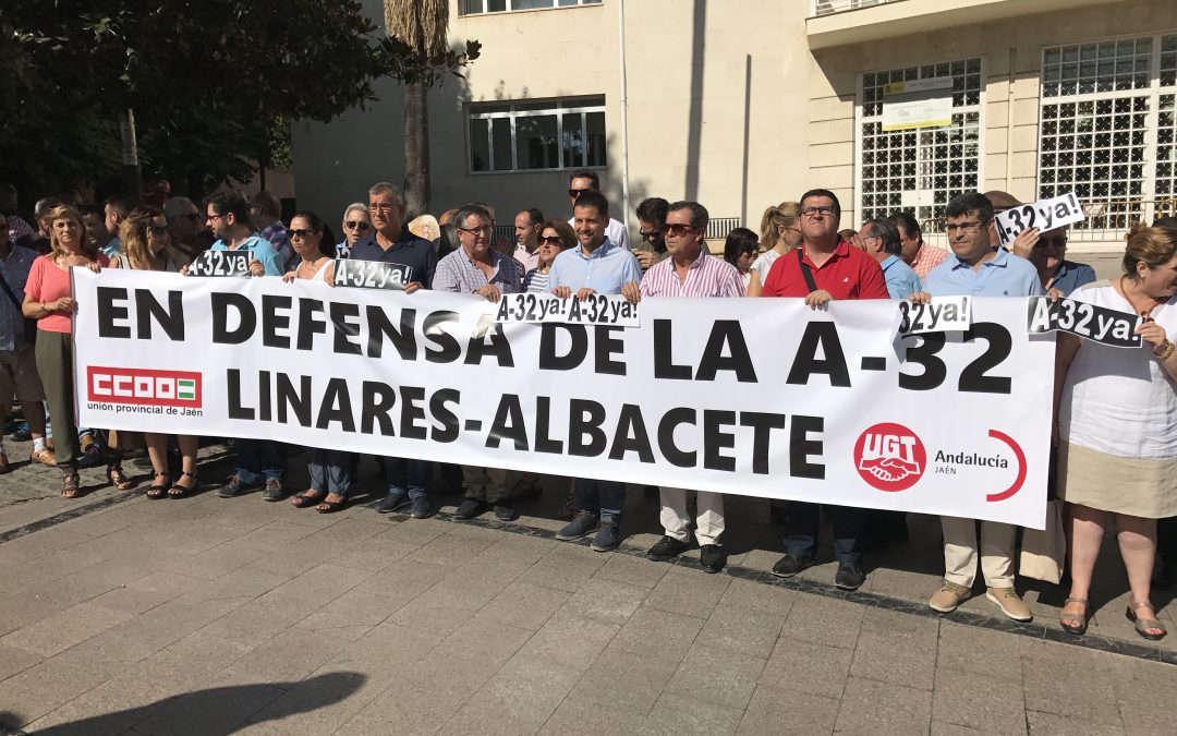 El PSOE secunda la concentración por la A-32: “ya no hay excusas. Queremos inversión y máquinas en todos los tramos”