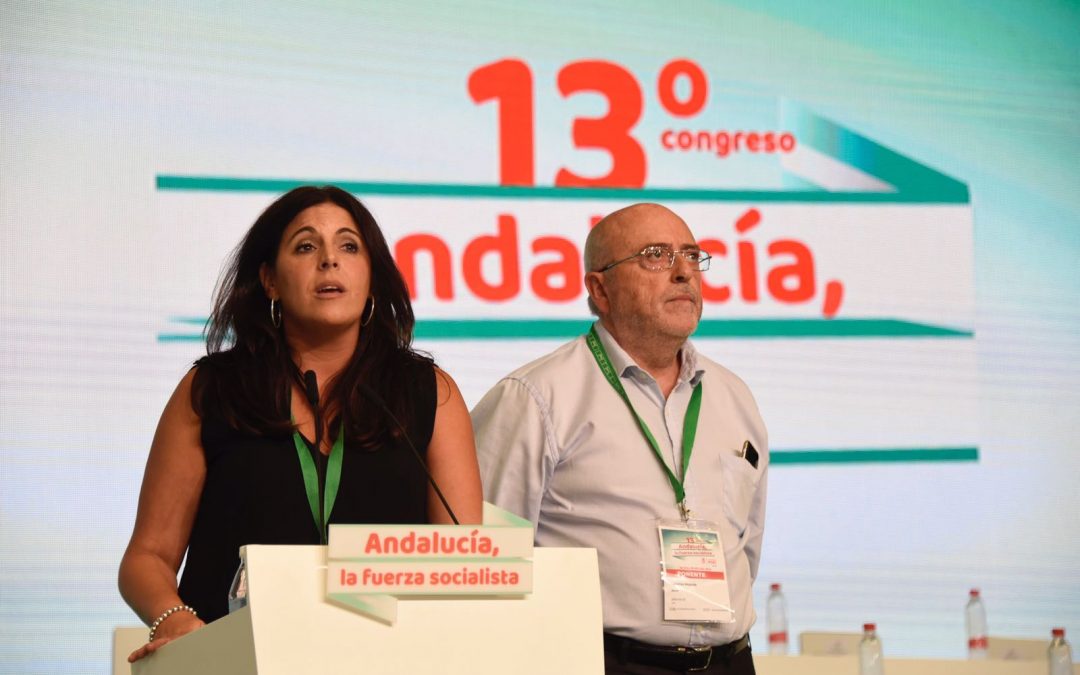 Comisiones de trabajo en el Congreso del PSOE-A: Ángeles Férriz, ponente, y Julio Millán, secretario de Mesa