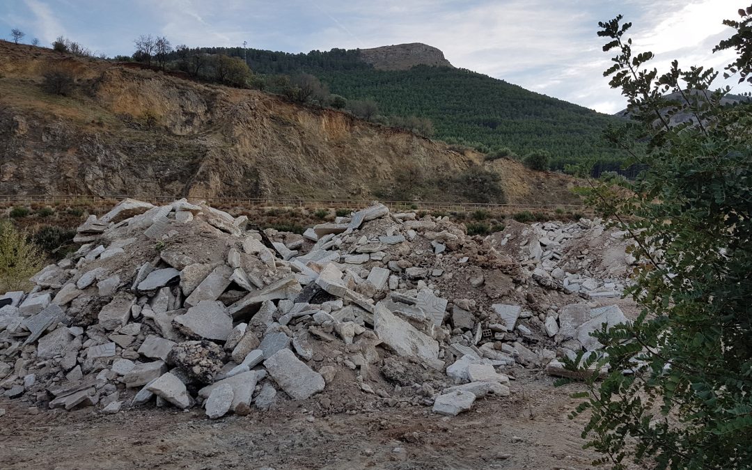 El PSOE de Jamilena exige al Ayuntamiento que cese el vertido de escombros a una antigua cantera restaurada: “lo que están haciendo es de juzgado de guardia”