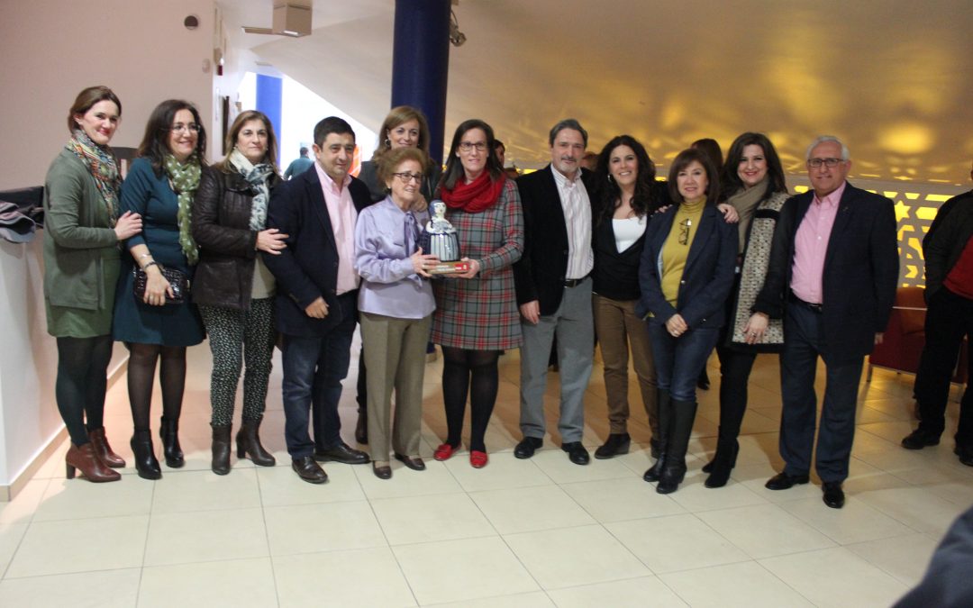 Ángeles Cobo, “una socialista de la cabeza a los pies”, recibe el V Premio Las 13 Rosas