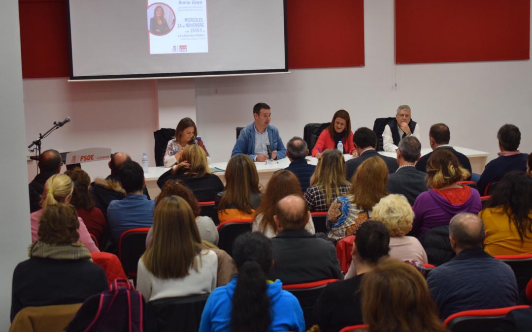 Sonia Gaya participa en un encuentro con docentes y AMPAS de Linares