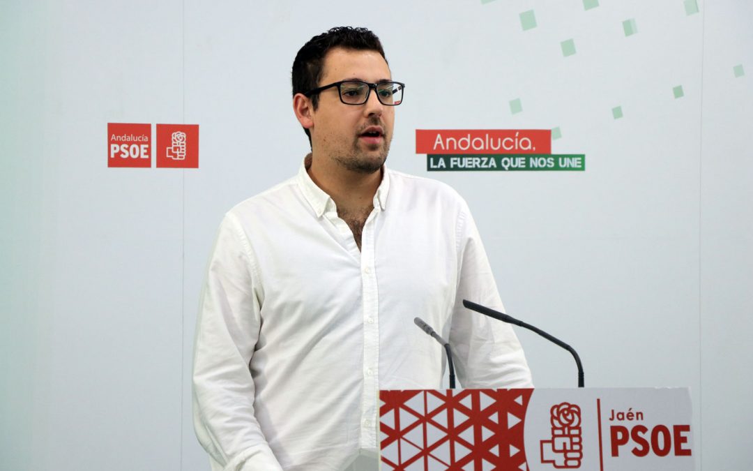 Juventudes Socialistas regala un mapa de Jaén al nuevo coordinador del IAJ