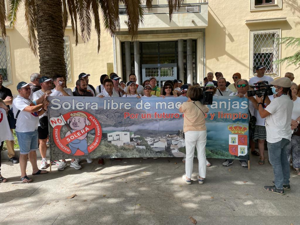 El PSOE secunda la concentración de la Plataforma contra la macrogranja de Solera