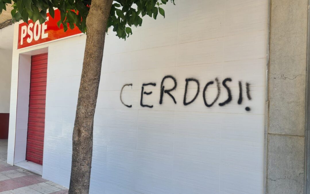 El PSOE condena las repulsivas pintadas que han aparecido en la sede de Bailén