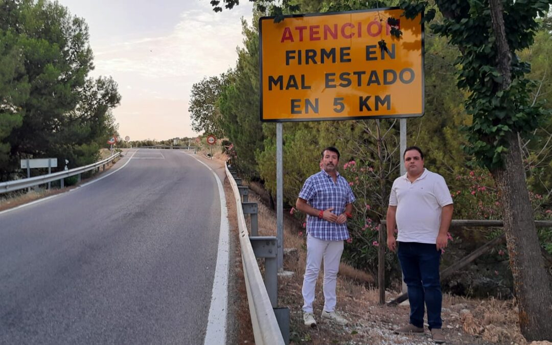 El PSOE denuncia el deterioro de la A-315 y exige a Juanma Moreno que “invierta de una vez en el arreglo de esta carretera”