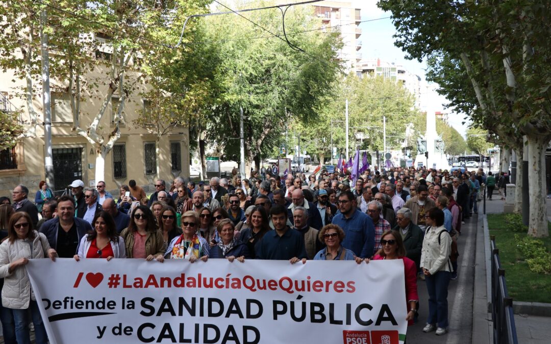 El PSOE exige a Juanma Moreno “que deje de robarnos la sanidad pública”