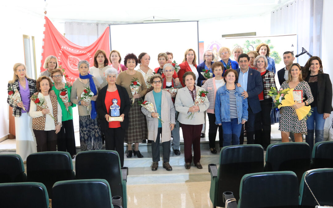 El PSOE de Jaén entrega el VII Premio Las 13 Rosas a la Asociación de Mujeres Ilucia de Santisteban del Puerto