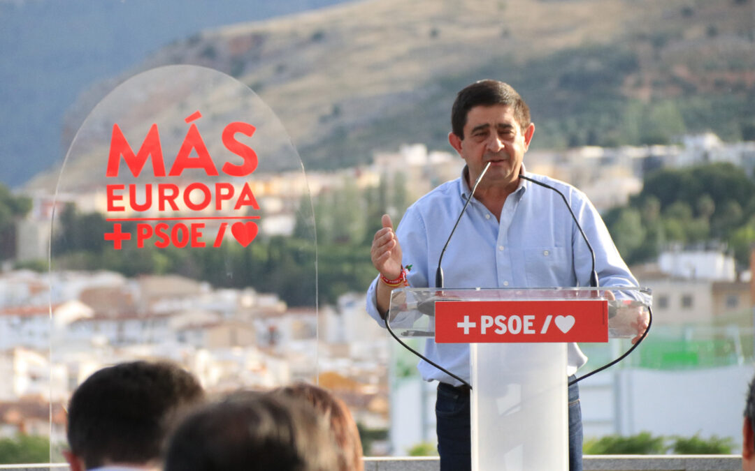 Reyes anima “a frenar a la derecha y ultraderecha” y apuesta por una Europa socialdemócrata