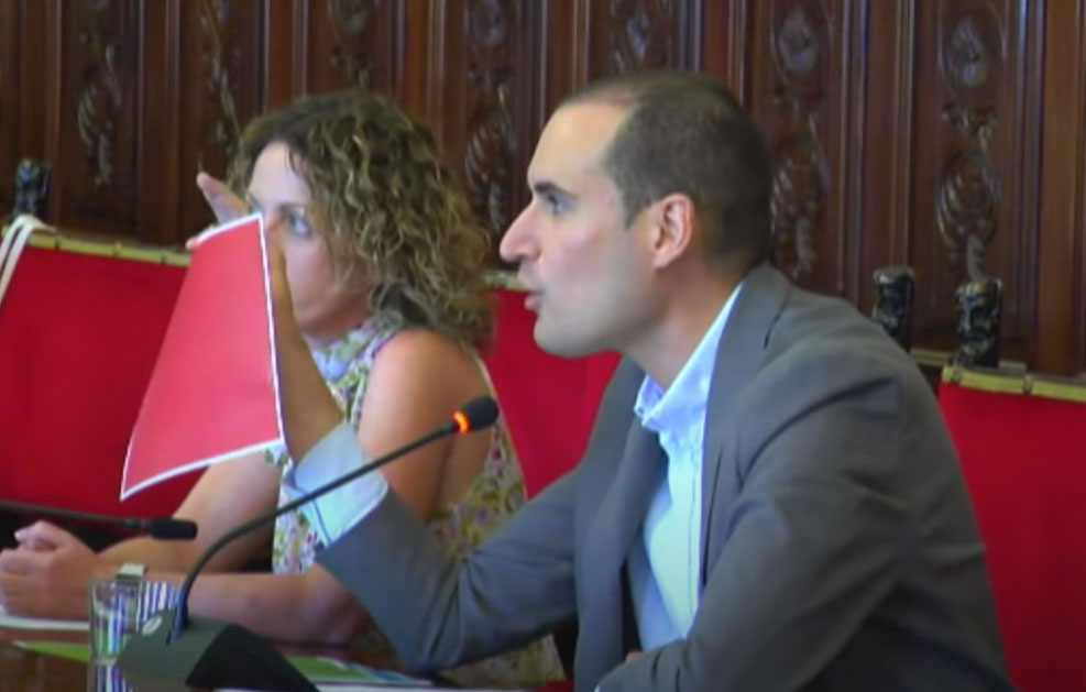 Latorre saca “la bandera roja” a la gestión de la sanidad en Andalucía del PP con un amplio catálogo de deficiencias