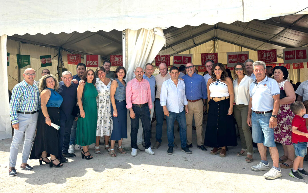 Reyes participa en la convivencia que tradicionalmente celebra el PSOE en la Feria de Jódar