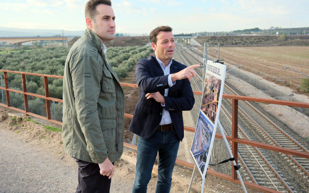 Latorre denuncia que el Puerto Seco de Linares “es un monumento al abandono, a la desidia y a la mentira de Juanma Moreno”