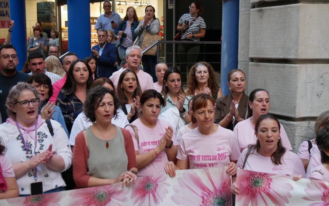 Protesta en Jaén contra la “cruel negligencia” de la Junta de Andalucía en el cribado del cáncer de mama