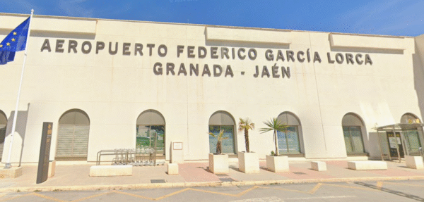 El PSOE pide a la Junta que “se implique” para potenciar el Aeropuerto Granada-Jaén y atraer turismo a la provincia