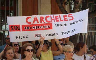 La Junta reconoce que es incapaz de arreglar el problema de transporte escolar en Cárcheles