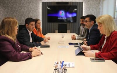 Reyes: “Vamos a mejorar la sanidad pública de la mano de los profesionales”