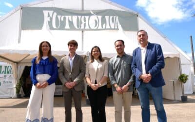 La candidatura del PSOE visita Futuroliva en Baeza